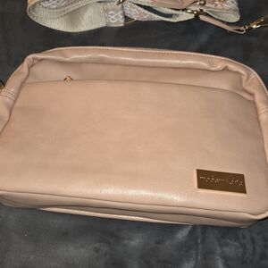 Modern and Chic Alice